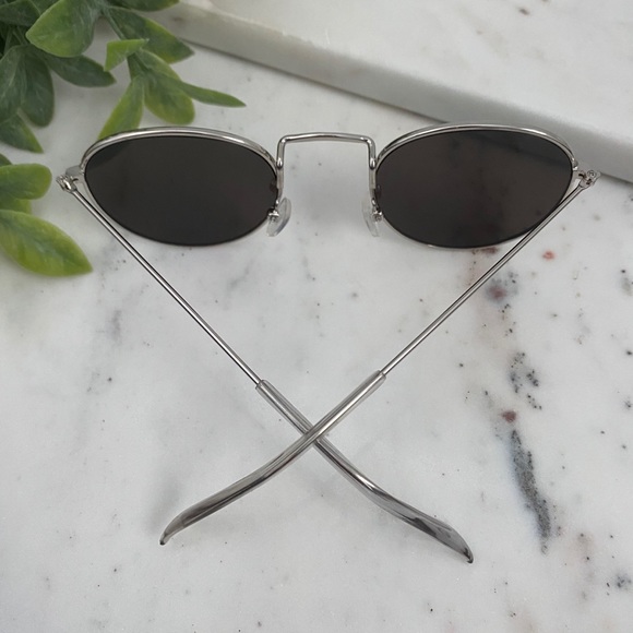 "Brooklyn" Sunglasses || Green Mirror Round - Picture 3 of 10